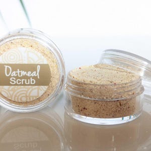 Oatmeal Facial Scrub Sample: Natural Exfoliating Scrub