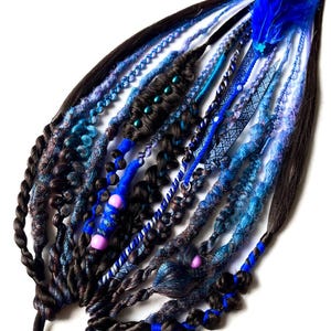 Extensión de coleta sintética azul con cuentas y elástico