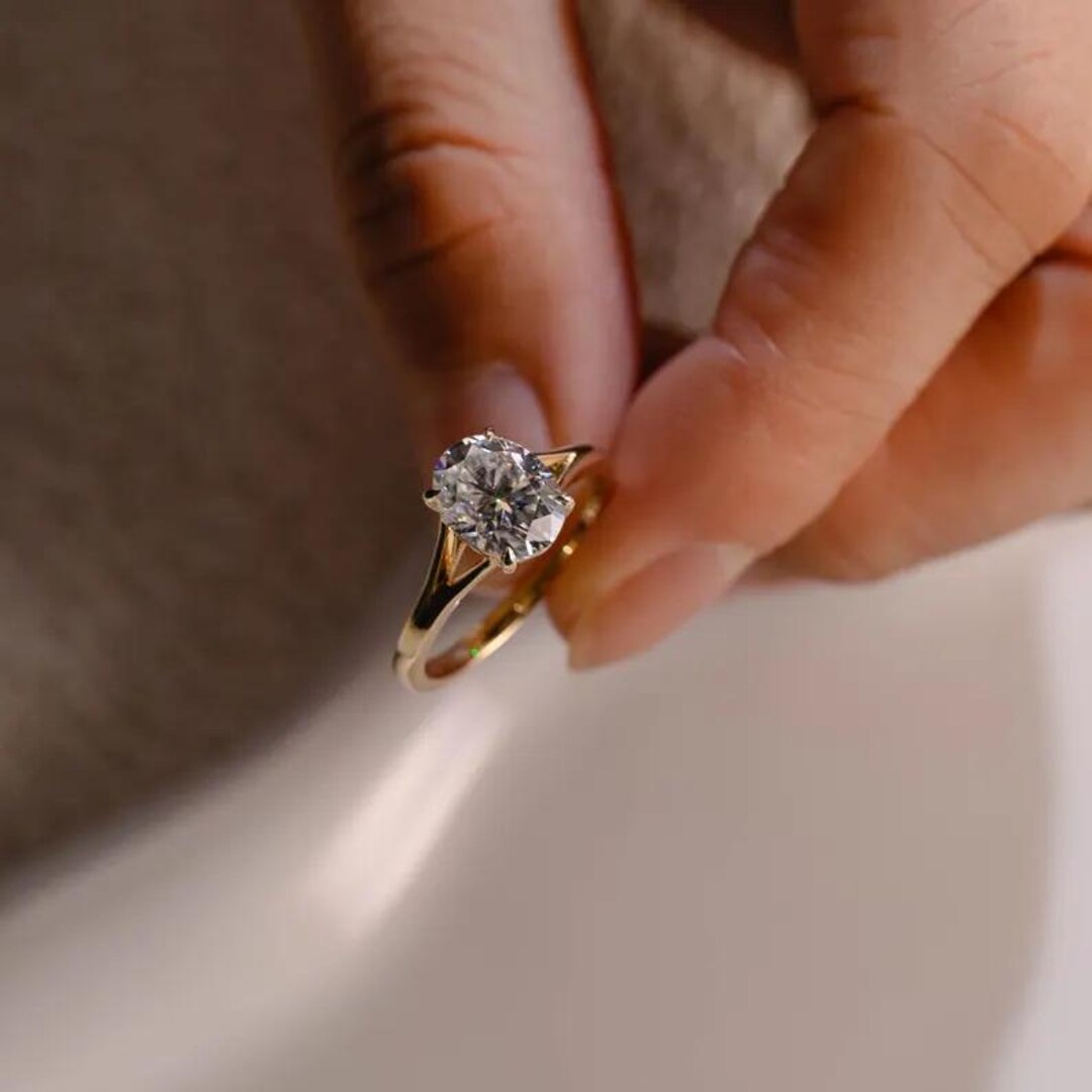 Solid Gold Split Shank Oval Cut Moissanite Engagement Ring, Solitaire ...