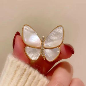 Copper base white shell brooch, elegant, exquisite, simple and generous, suitable for a variety of scenes, gift, Mother&#39;s Day