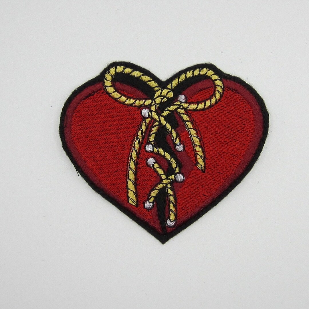 Heart embroideryパッドinアメスリタン Baseball Heart & Bats Embroidered Hat Patch | Trendy Transfers