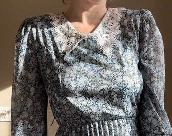 1970’s Medium Floral Blue Dress with Lace Collar