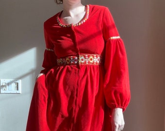 1970’s Medium Evelyn Pearson Red Embroidered Loungewear Robe