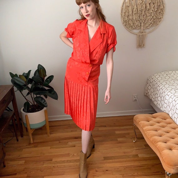 Size Medium - Floral textured 1970’s Poppy Red-Ora