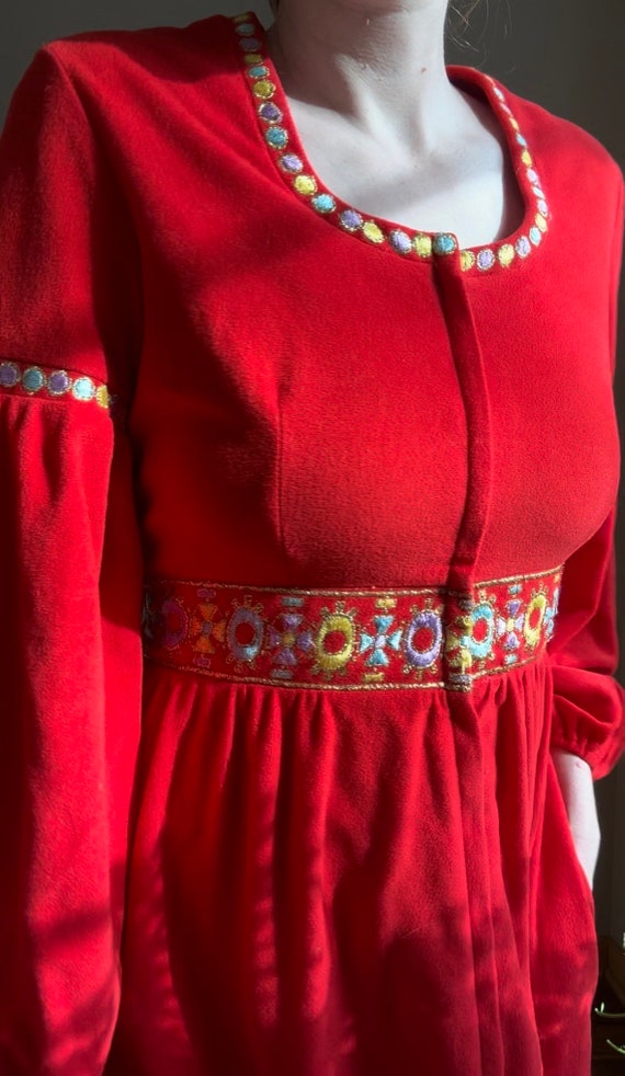 1970’s Medium Evelyn Pearson Red Embroidered Loun… - image 5