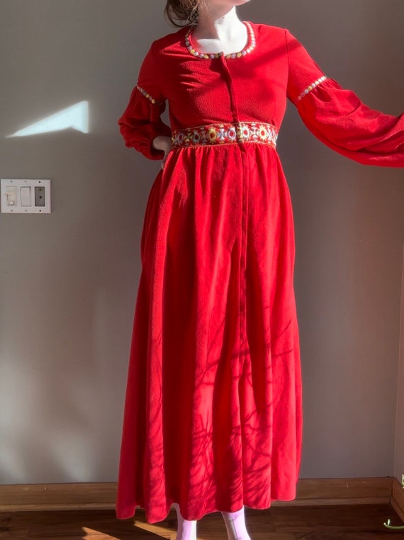 1970’s Medium Evelyn Pearson Red Embroidered Loun… - image 3