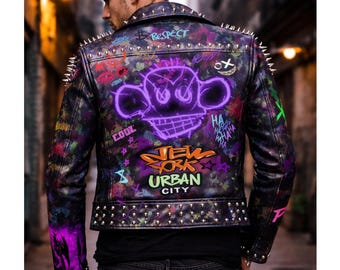 Chaqueta de motociclista de cuero con estampado de grafiti hecho a mano / Abrigo punk con tachuelas, obra de diseñador