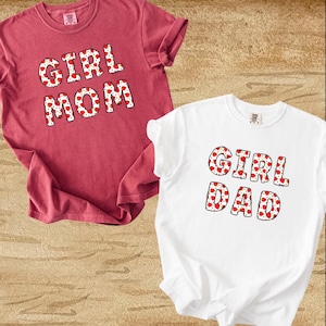 Camiseta con letras de fresa para mamá o papá - Divertida camiseta familiar a juego - Camiseta personalizable para mamás y papás - MOM13