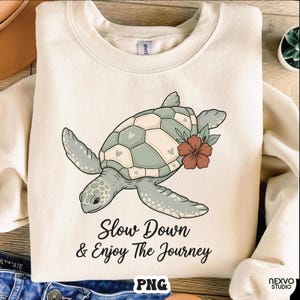 Tortue de mer PNG, sublimation de fleurs d'hibiscus, ralentir, profiter du voyage, conception de tortue turquoise, art côtier bohème océan, été inspirant