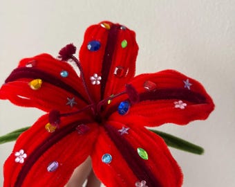 Single Red Gem Lily – Pipe Cleaner Flower - Handmade Everlasting Flower, Sparkling Floral Gift, Pet Safe & Allergy Free, Pipecleaner Flower.