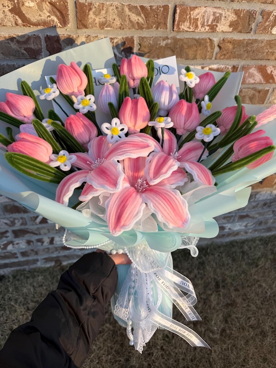 Handcrafted Pipe Cleaner Flower Pink Lily Tulip Bouquet – Fuzzy Wire Floral Arrangement, Everlasting Home Décor, Pipecleaner Flower