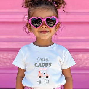 Uroczy dziecięcy T-shirt z wózkiem golfowym, codzienny T-shirt dla dzieci, idealny dla miłośników golfa, prezent dla malucha, strój do zabawy, zabawny letni top
