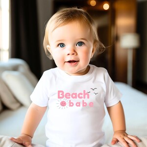 Camiseta de playa para bebé, camiseta con temática de baby shower, camiseta de playa, camiseta de verano para niño pequeño, top infantil con vibraciones oceánicas, regalo para baby shower