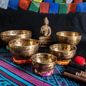 Tibetische Klangschalen Set 5 Stück – Handgemacht in Nepal für Meditation, Yoga & Chakra | Tibetan Singing Bowl Set Handmade Sets Nepal