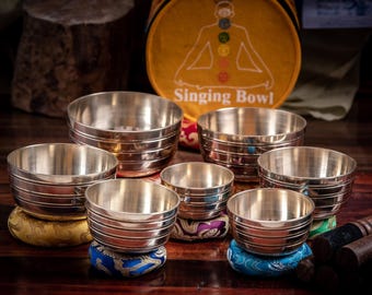 Juego de 7 cuencos tibetanos de chakras – Cuencos tibetanos martillados a mano con mazos