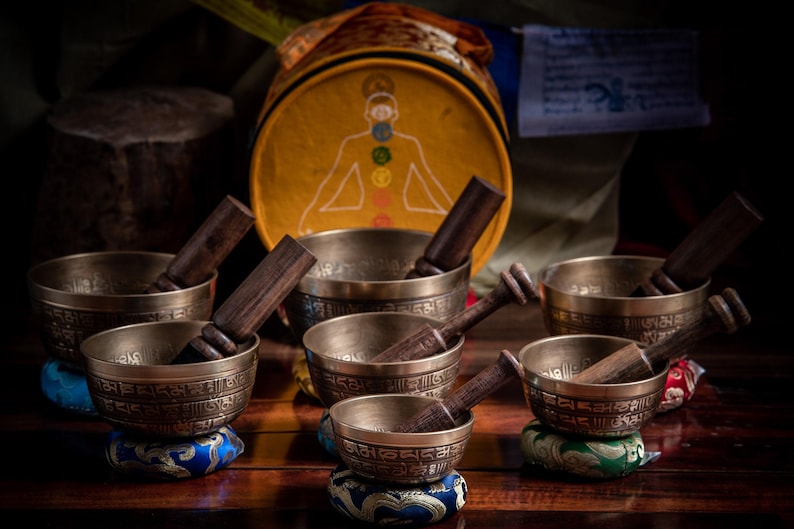 Tibetan Singing Bowl Set – Chakra Tibetan Singing Bowl Set of 7 ...