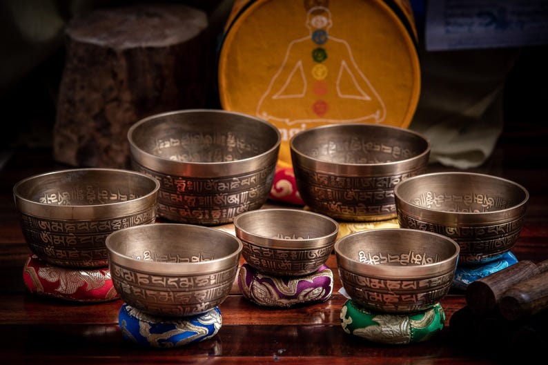 Tibetan Singing Bowl Set – Chakra Tibetan Singing Bowl Set of 7 ...