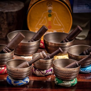 Chakra Singing Bowl | Handbeaten Tibetan Sound Bowl for Meditation, Yoga, Healing | Spiritual Gift | Klangschale Handmade
