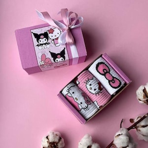 Set de calcetines de Hello Kitty – 3 pares (tallas 35-40 UE / 4-9 EE. UU.) – Caja de regalo kawaii, regalo de Hello Kitty, regalo de cumpleaños para ella, calcetines para niños