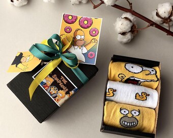 Simpsons Socks Gift Set – 3 Pairs Short Cartoon Socks in Gift Box, Size US 7–11/EU 40–45, Funny Gift for men, Simpsons gift, Custom men sock