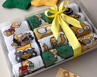 Simpsons Socks Gift Set – 12 Pairs, Size EU 35-40 & 40-45 – Fun Cartoon Characters, Colorful Designs sock, Unique Gift Box for men, Socken