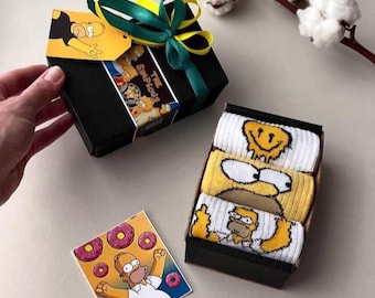 The Simpsons Socks Gift Set – 3 Pairs of Fun Cartoon Socks in Gift Box – Socks for Men–Size 40-45, Simpsons gift, Cool Gift for Him, Socken