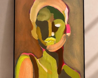 Puede incluir: Una pintura abstracta enmarcada que presenta un retrato estilizado con pinceladas audaces y superpuestas en tonos verde oliva, marrón oscuro y naranja apagado. La figura incluye acentos rosa brillante, una boca amarilla y toques blancos.