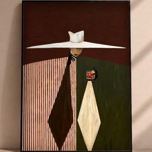 Può includere: Una stampa d'arte da parete incorniciata raffigurante una figura stilizzata con un cappello bianco a tesa larga. La figura indossa un capo dal design diviso con strisce verticali rosse e bianche su un lato e verde scuro a tinta unita sull'altro, tenendo un bicchiere.