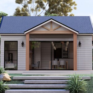 Puede incluir: Una casa peque&ntilde;a y moderna con techo azul y revestimiento gris claro. La casa tiene un porche cubierto con soportes de madera y grandes puertas de vidrio. El paisajismo incluye c&eacute;sped verde, arbustos y escalones de piedra.