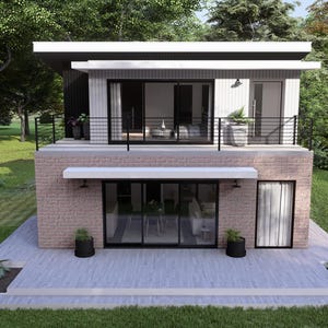 Op de afbeelding: Een modern huis met twee verdiepingen, een plat dak, een bakstenen gevel en grote glazen deuren en ramen. Het huis heeft een balkon met een zwarte balustrade en is omgeven door groen gras en bomen. Het huis heeft een lichtgrijze patio.