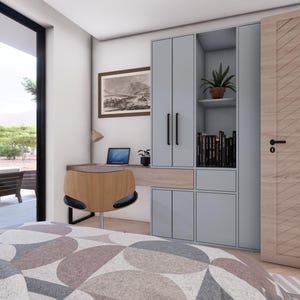 K&ouml;nnte beinhalten: Ein modernes Schlafzimmer-Interieur mit Schreibtisch, Stuhl und Einbauschrank. Ein Laptop steht auf dem Schreibtisch, und eine Topfpflanze befindet sich auf einem Regal. Ein gro&szlig;es Fenster bietet einen Blick auf eine Au&szlig;enterrasse mit M&ouml;beln.