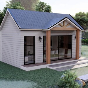 Puede incluir: Una peque&ntilde;a casa de color gris claro con un tejado azul y ventanas y puertas con marcos negros. La casa tiene un porche con vigas de madera y est&aacute; rodeada de hierba verde y &aacute;rboles. Unas escaleras de hormig&oacute;n conducen al porche.