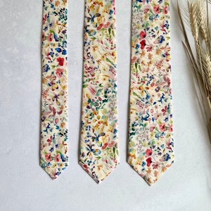 Wildflower Tie Watercolour Floral Neck Tie for Spring Wedding Wild Flower Tie and Pocket Square Set Groomsmen Tie Bohemian Tie for Groom