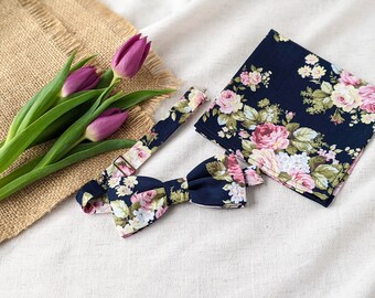 Marine blau Floral Fliege, Pocket Square, Rose Fliege, Herren Fliege, Fliege für Hochzeit, Bräutigam Trauzeugen Fliege, Herren Taschentuch