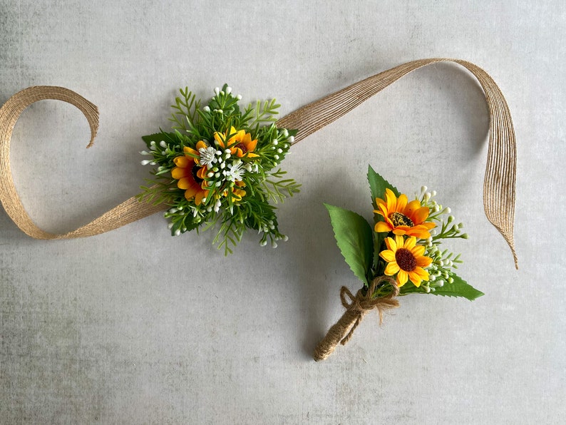 Boutonnière rustique de tournesol, petit corsage de poignet de tournesol, boutonnière pour le marié et les garçons d'honneur, boutonnière pour le bal, corsage de mariage image 1