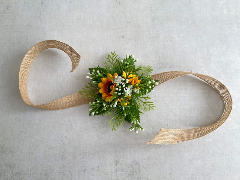 Boutonnière rustique de tournesol, petit corsage de poignet de tournesol, boutonnière pour le marié et les garçons d'honneur, boutonnière pour le bal, corsage de mariage Wrist Corsage