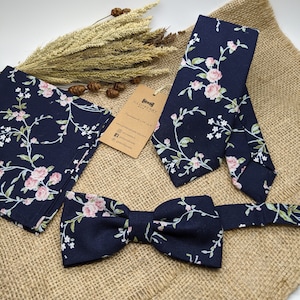Men Navy Floral Bowtie for Wedding, Floral Bow tie, Pocket Square, Mens Bowtie, Groom Groomsmen BowTie, Mens Handkerchief, Floral Bow Tie
