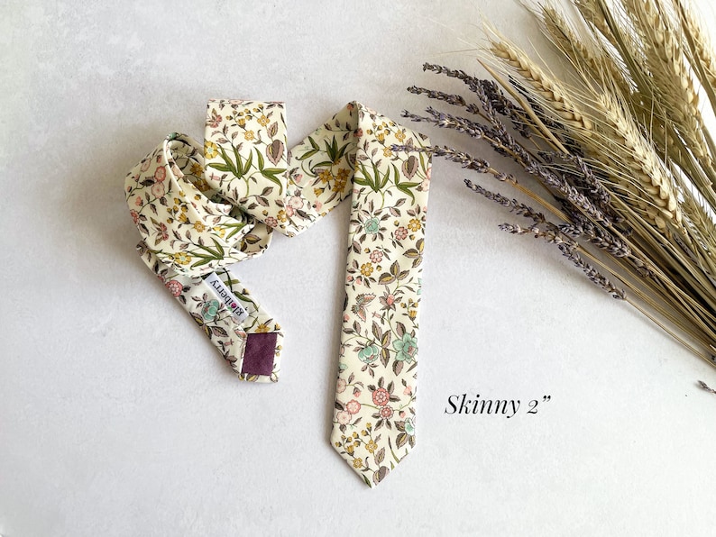 Wildflower Tie Floral Narrow Necktie Wedding Tie for Groom and Groomsmen Floral Skinny Tie with Pocket Square Men Necktie Wild Flower Skinny Tie