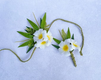 Plumeria Bridesmaids Corsage, Bridal Wrist Corsage, Frangipani Prom Corsage, White Buttonhole for groomsmen, Beach Wedding Corsage
