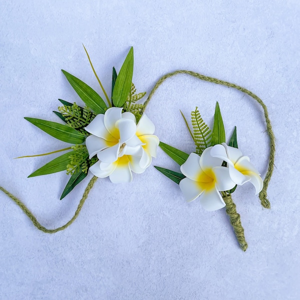 Corsage de demoiselles d’honneur Plumeria, corsage de poignet nuptial, corsage de bal de frangipanier, boutonnière blanche pour les garçons d’honneur, corsage de mariage de plage