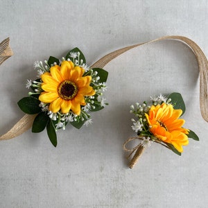 Big Sunflower Wrist Corsage, Rustic Sunflower Boutonnières, Buttonhole for Groom & Groomsmen, Boutonnière for Prom, Wedding Corsage