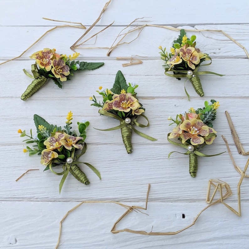 Buttonhole for Groom /& Groomsmen Boutonni\u00e8res Yellow Hellebore Boutonni\u00e8res Yellow Hellebores Flower Buttonhole Wild Flower Buttonhole