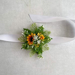 Boutonnière rustique de tournesol, petit corsage de poignet de tournesol, boutonnière pour le marié et les garçons d'honneur, boutonnière pour le bal, corsage de mariage image 8