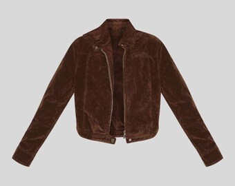 Chaqueta corta de ante marrón estilo western con forro de satén