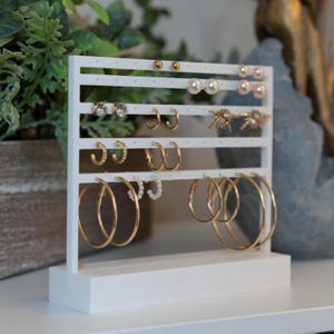 Modern Earring Organizer - Effortlessly Show Off Your Favorite Earrings