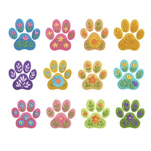 Può includere: Una collezione di dodici disegni colorati di impronte di zampe, ognuno ornato con motivi floreali. Le impronte presentano una varietà di colori, tra cui blu, rosa, giallo e verde, con dettagli di fiori e foglie. Ideale per gli amanti degli animali.