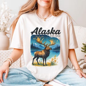 Moose Shirt – Moose Lover Gift Shirt – Wild Animal Shirt – Moose Sweatshirt – Rustic Nature Gift for Wildlife & Forest Fans