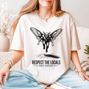 Mothman Shirt – Mothman Sweatshirt – Mothman Cryptid Shirt – Mothman Shirt Gift – Spooky Creature Shirt – Gift for Urban Legend, Horror Fans