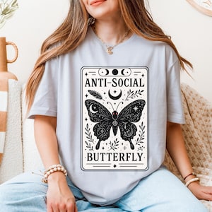Mothman Shirt – Mothman Sweatshirt – Mothman Cryptid Shirt – Mothman Shirt Gift – Spooky Creature Shirt – Gift for Urban Legend, Horror Fans