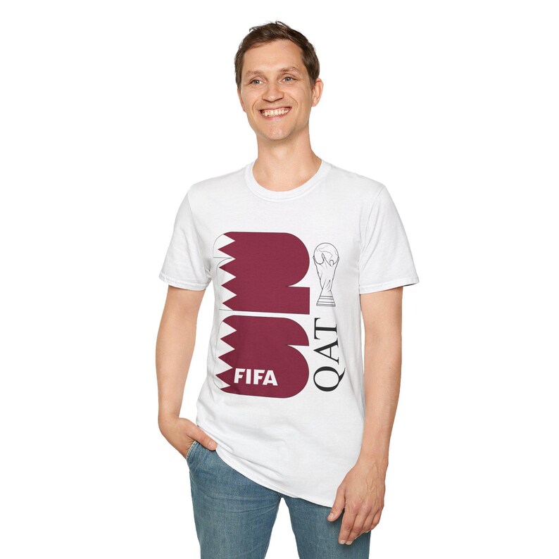 Maglietta Qatar 2026 Coppa del Mondo FIFA / Bandiera bordeaux, maglietta con grafica del trofeo immagine 7